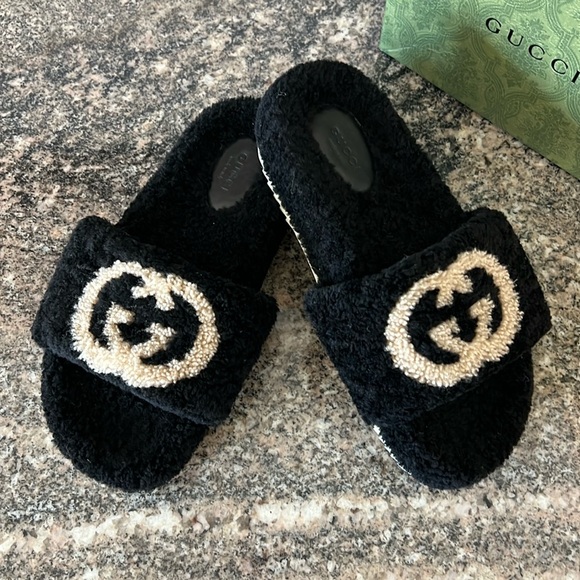 Gucci Interlocking GG Shearling Slides - Picture 2 of 16